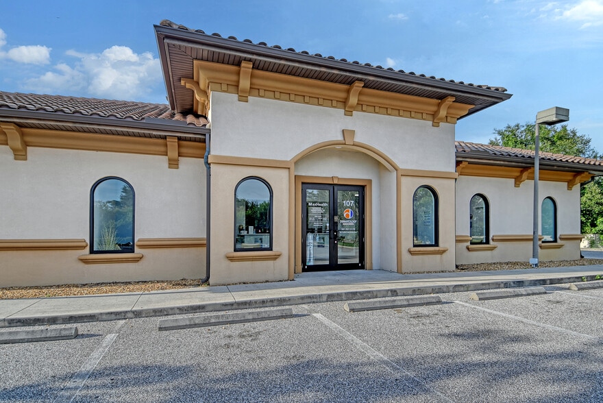 SW Florida Medical Office Portfolio portfolio of 9 properties for sale on LoopNet.com - Building Photo - Image 3 of 17