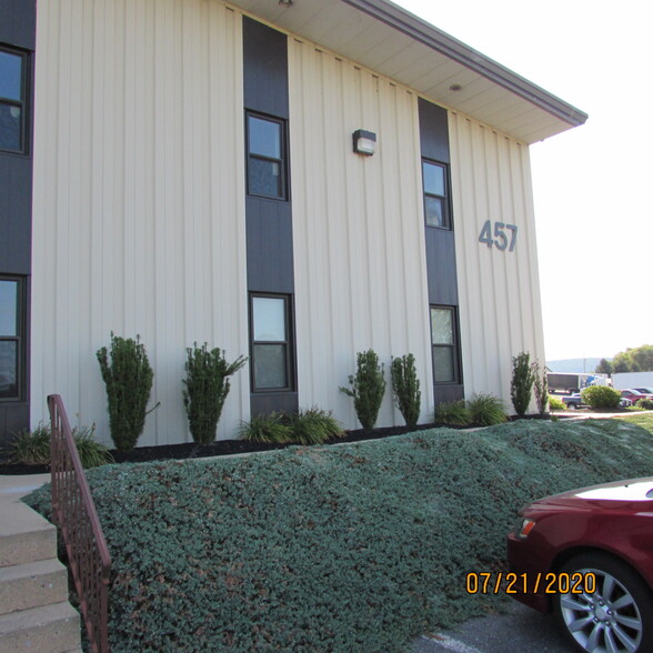 457 Diller Ave, New Holland, PA for lease - Building Photo - Image 2 of 20