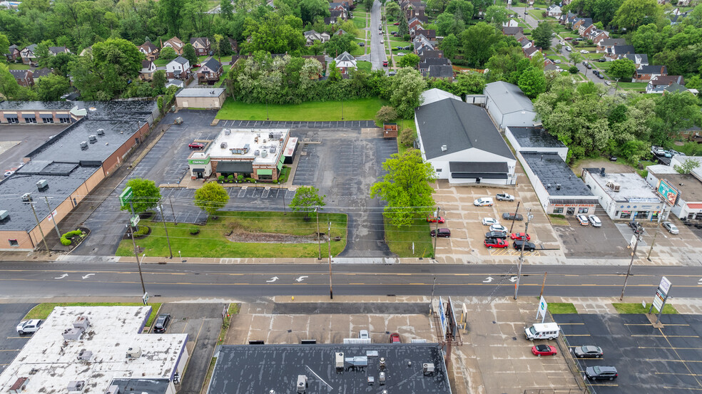 3 Adjacent Buildings on Crookshank Rd portfolio of 2 properties for sale on LoopNet.com - Building Photo - Image 1 of 11