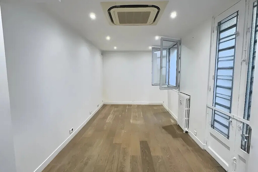 Office in Paris for lease - Interior Photo - Image 3 of 10