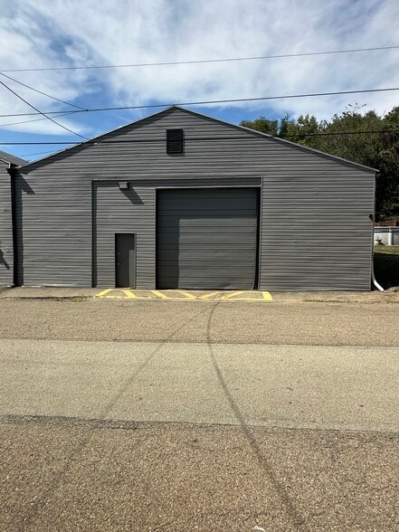 808 6th St, West Elizabeth, PA for lease - Primary Photo - Image 1 of 6