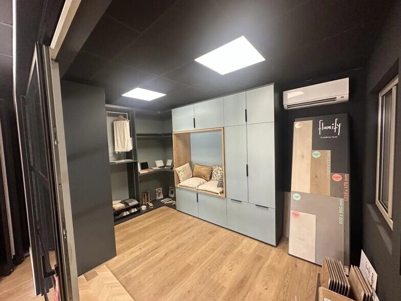 Retail in Puget-sur-Argens for lease - Building Photo - Image 3 of 6