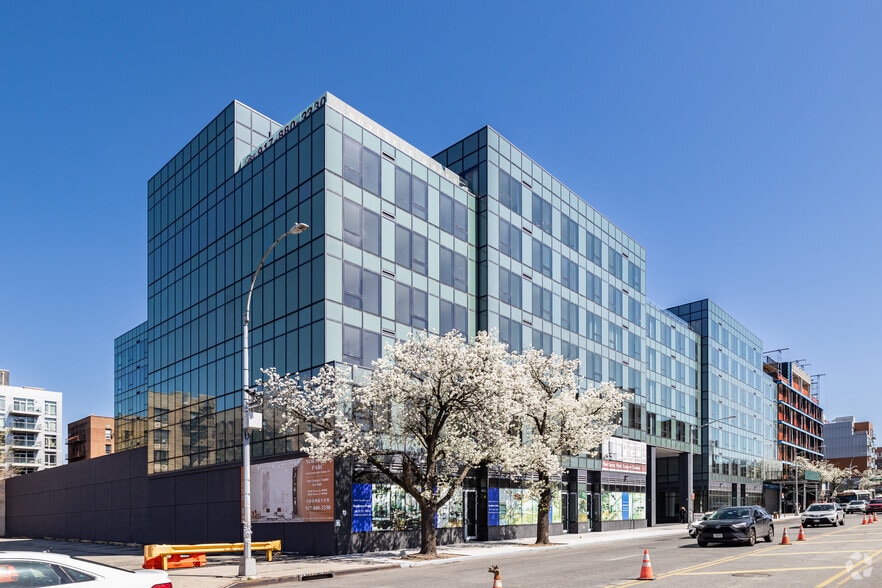 144-49 Northern Blvd, Flushing, NY for lease - Primary Photo - Image 1 of 10