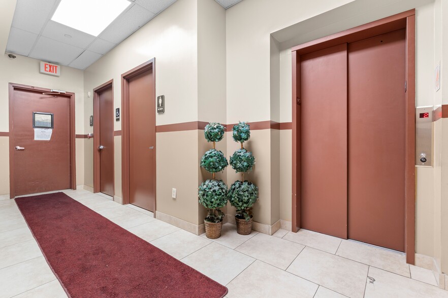 57 Lake St, White Plains, NY for lease - Building Photo - Image 2 of 19