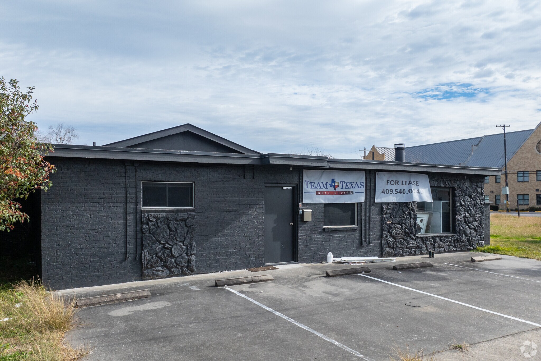 2002 Magnolia Ave, Port Neches, TX for sale Primary Photo- Image 1 of 1