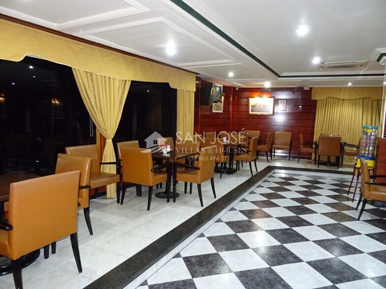 Retail in Alicante for sale - Building Photo - Image 3 of 15