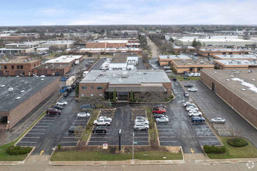 3175 Commercial Ave, Northbrook, IL for sale - Aerial - Image 3 of 6