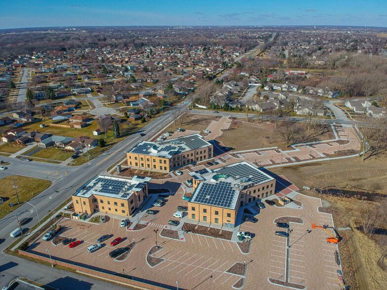 2213 Main St, Highland, IN for lease - Building Photo - Image 1 of 7
