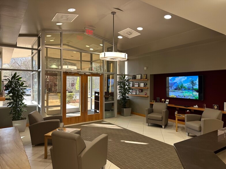 2905 Meridian Pky, Durham, NC for lease - Building Photo - Image 2 of 5