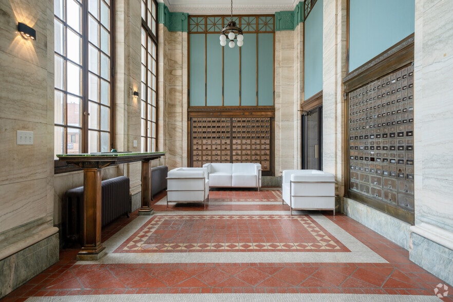 241 Marquette St, La Salle, IL for sale - Lobby - Image 3 of 7