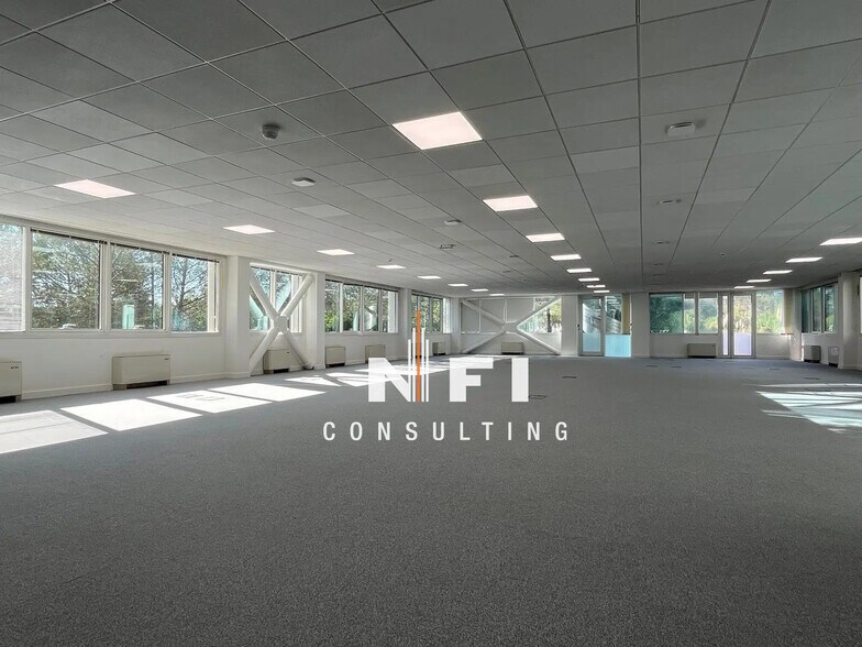 Office in Valbonne for lease - Building Photo - Image 3 of 9