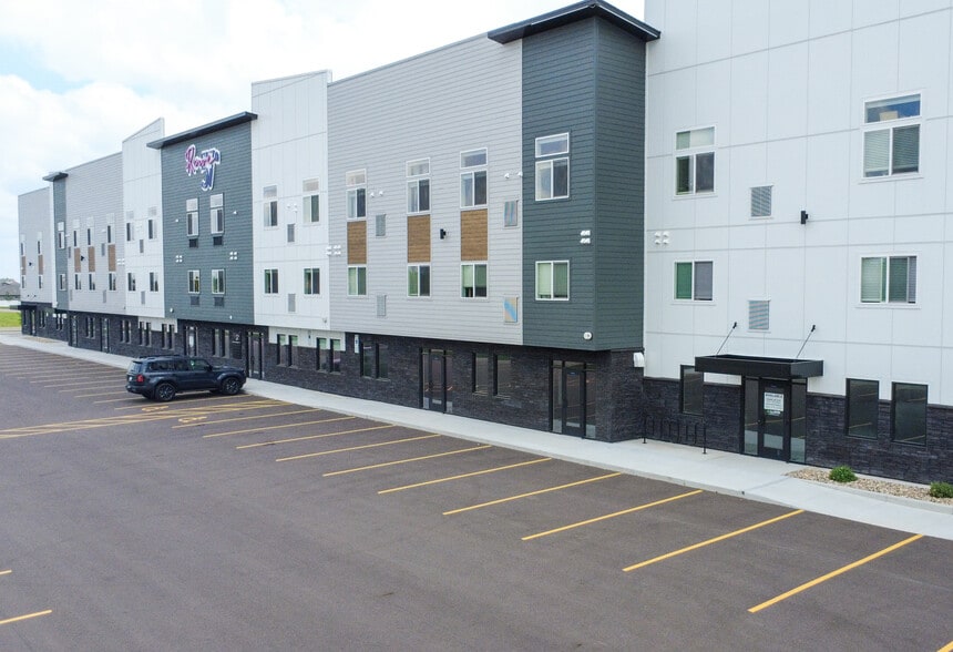 5025 S Bahnson Ave, Sioux Falls, SD for lease - Building Photo - Image 3 of 9