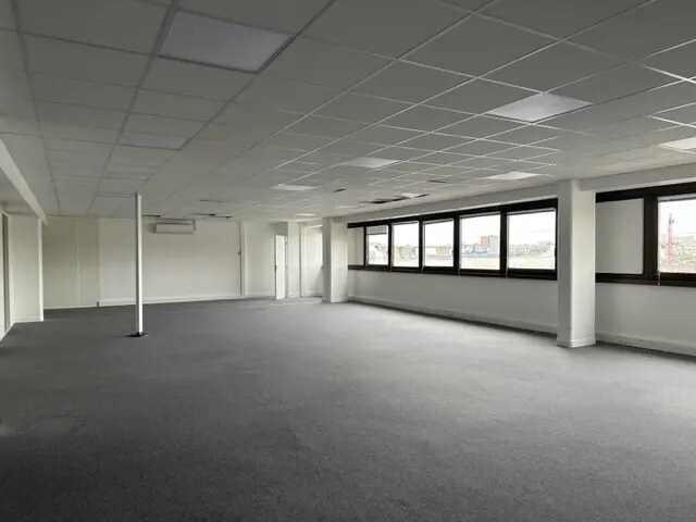 Office in Ivry-Sur-Seine for lease Interior Photo- Image 1 of 6