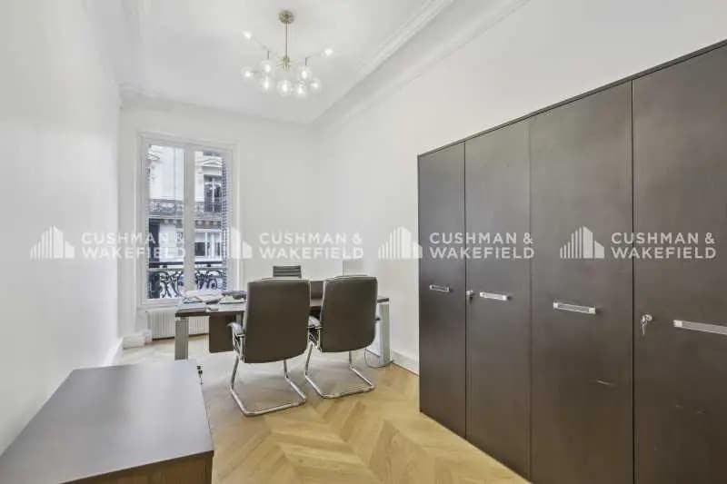 Office in Paris for sale - Interior Photo - Image 3 of 8