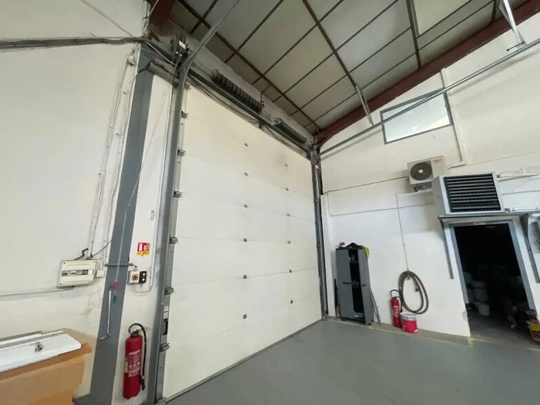 Flex in Grigny for lease - Interior Photo - Image 3 of 11