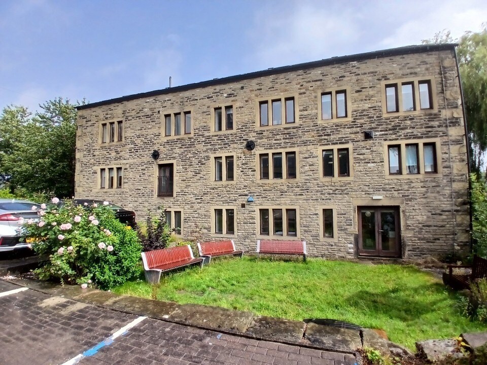 Wakefield Rd, Huddersfield for lease Building Photo- Image 1 of 15