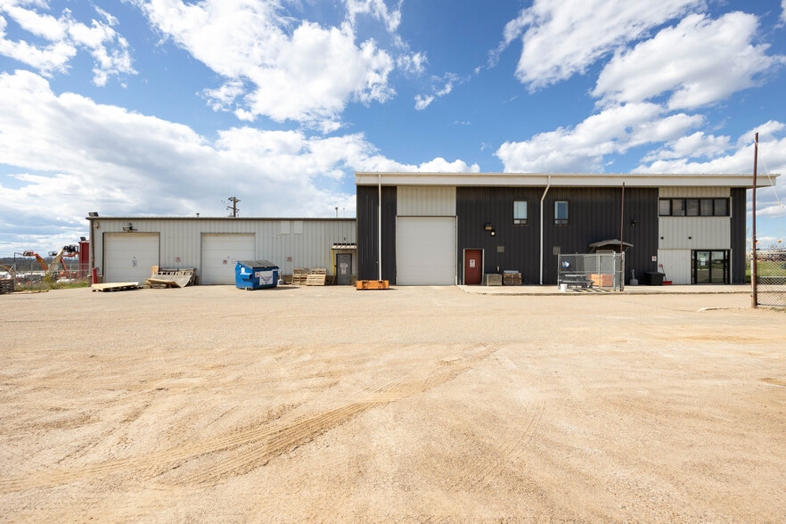 265 Macalpine Cres, Fort McMurray, AB for lease - Building Photo - Image 2 of 10