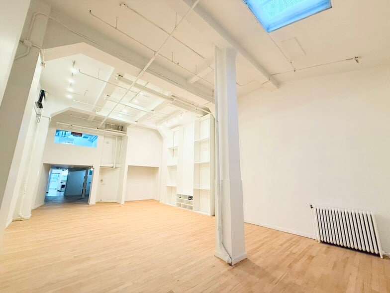 348 W 36th St, New York, NY for lease - Building Photo - Image 2 of 14