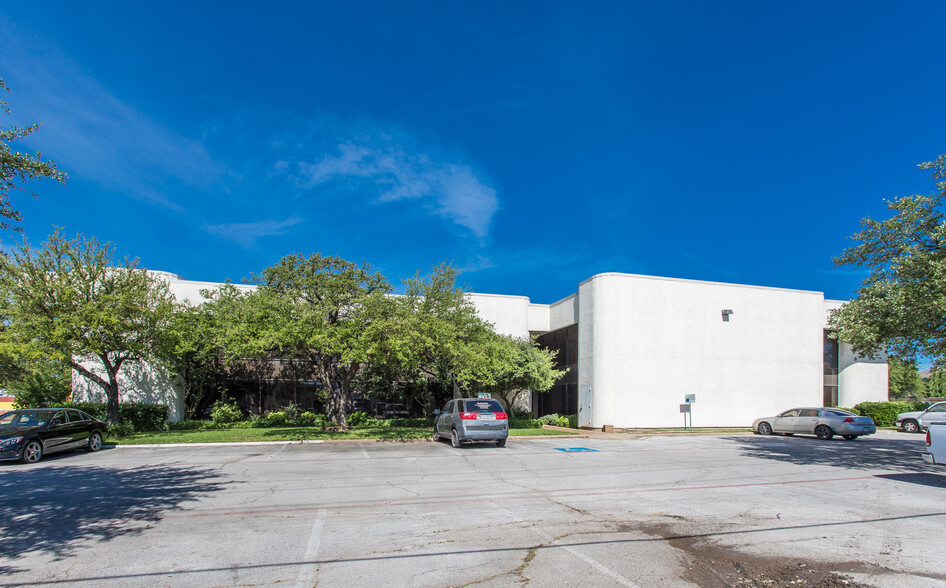 1425 W Pioneer Dr, Irving, TX for lease - Building Photo - Image 2 of 10