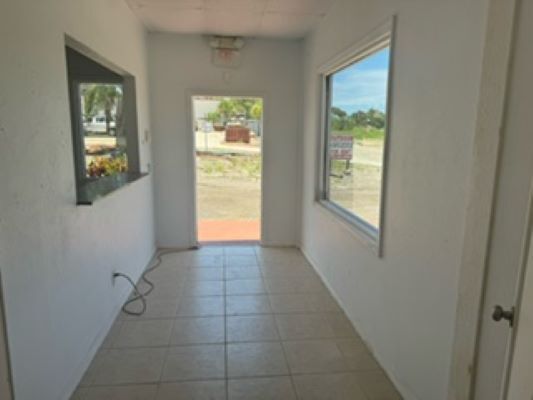 6745 N Old Dixie Hwy, Fort Pierce, FL for lease Building Photo- Image 1 of 10