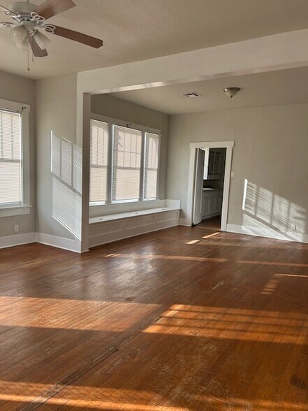 602 E Court St, Seguin, TX for sale - Building Photo - Image 3 of 12