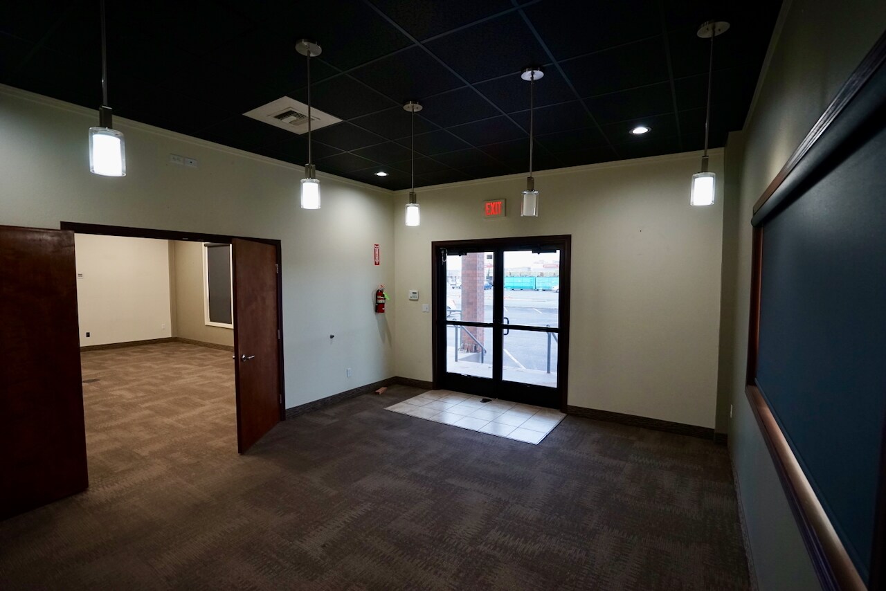 105 S 6th St, Sunnyside, WA for lease Building Photo- Image 1 of 7