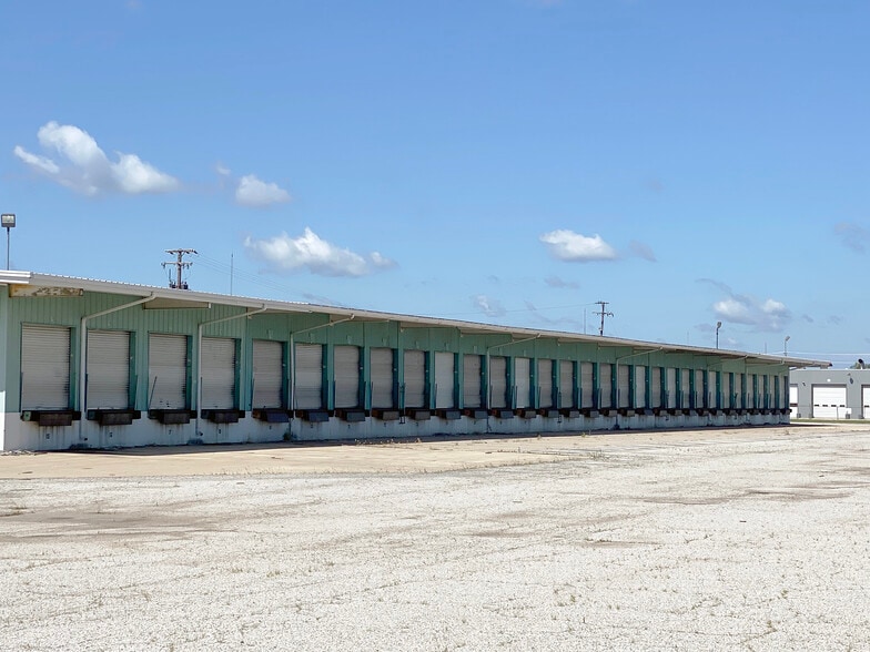 815 W Sample St, South Bend, IN for lease - Building Photo - Image 3 of 25