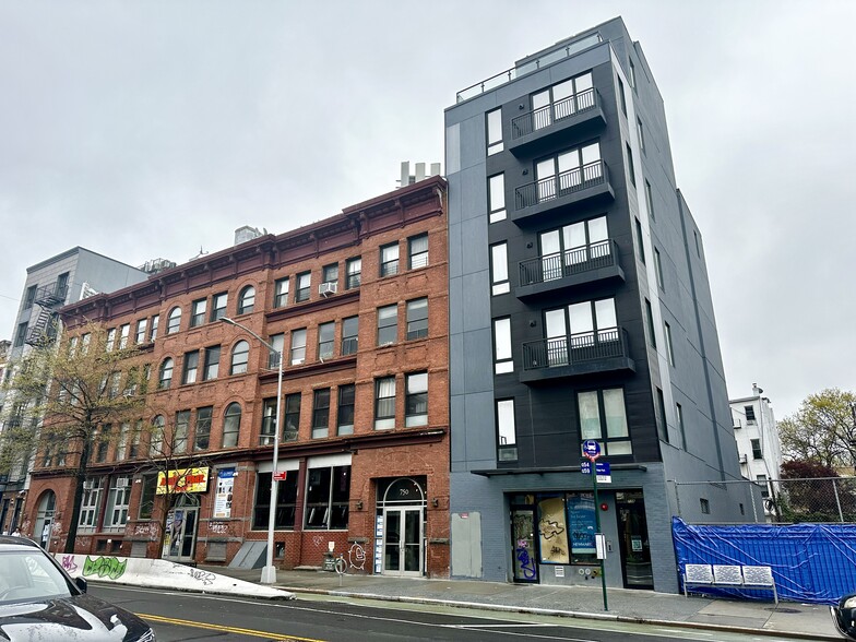 738 Grand St, Brooklyn, NY for lease - Building Photo - Image 1 of 6