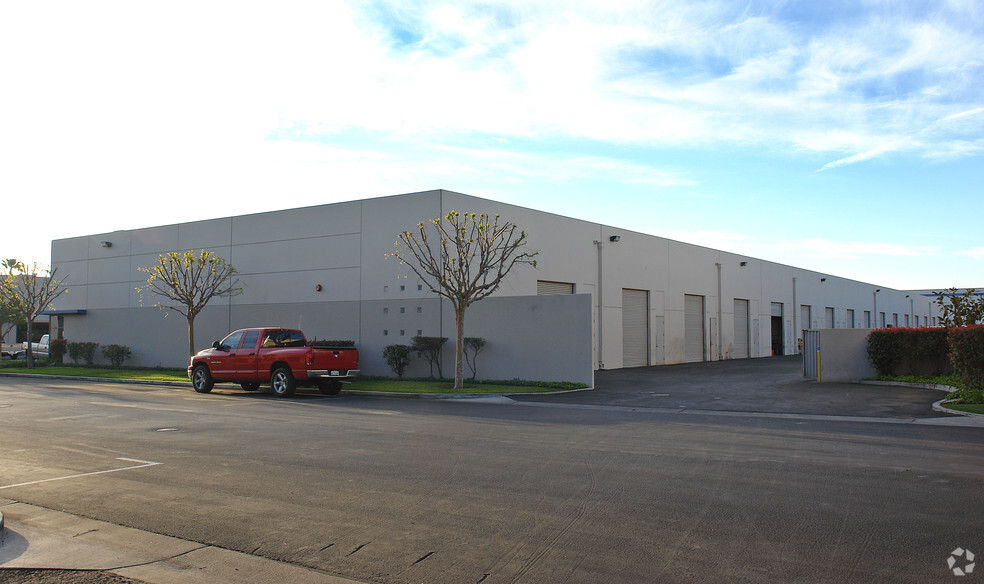 1525 N Endeavor Pl, Anaheim, CA for lease - Building Photo - Image 3 of 9