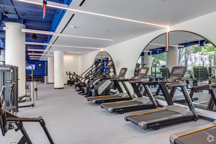 2011 Crystal Dr, Arlington, VA for lease - Interior Photo - Image 2 of 15