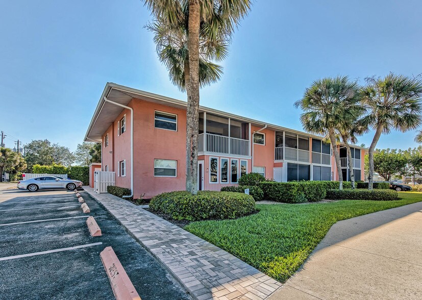 809 Central Ave, Naples, FL 34102