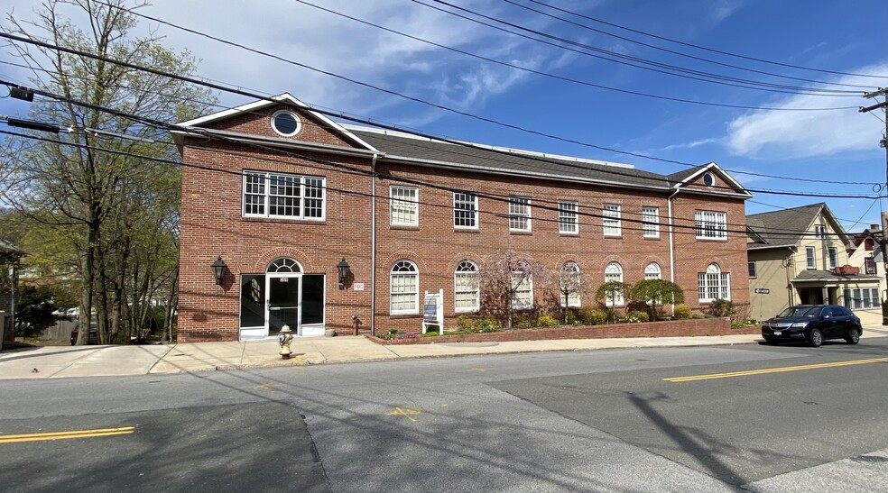 369 Ashford Ave, Dobbs Ferry, NY for lease - Building Photo - Image 1 of 9