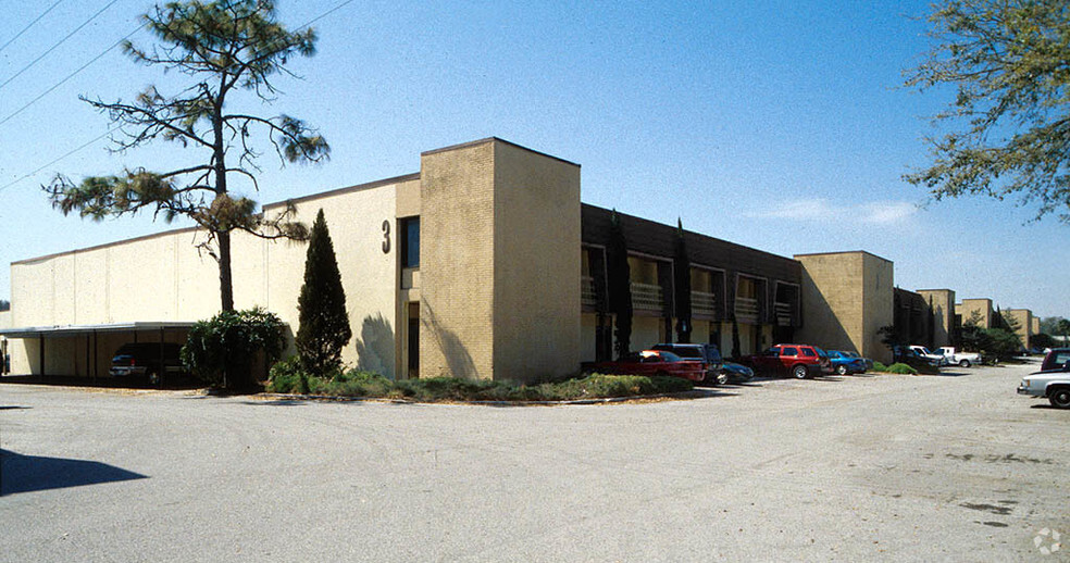 3702-3724 Silver Star Rd, Orlando, FL for lease - Building Photo - Image 3 of 9