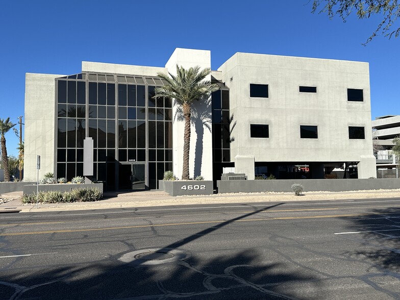 4602 N 16th St, Phoenix, AZ for lease - Building Photo - Image 1 of 6