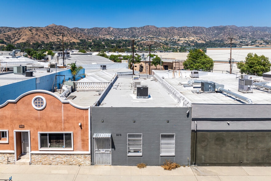 3210 N San Fernando Blvd, Burbank, CA for sale - Building Photo - Image 2 of 22