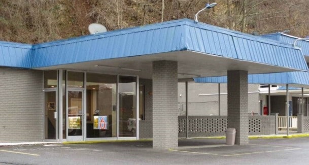 108 River Rd, Chilhowie, VA for sale - Building Photo - Image 2 of 9