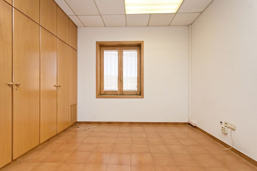 Retail in La Torre de Claramunt, Barcelona for sale - Interior Photo - Image 2 of 17