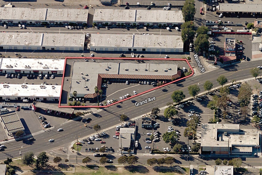 200-220 S Grand Ave, Santa Ana, CA for lease - Building Photo - Image 1 of 6