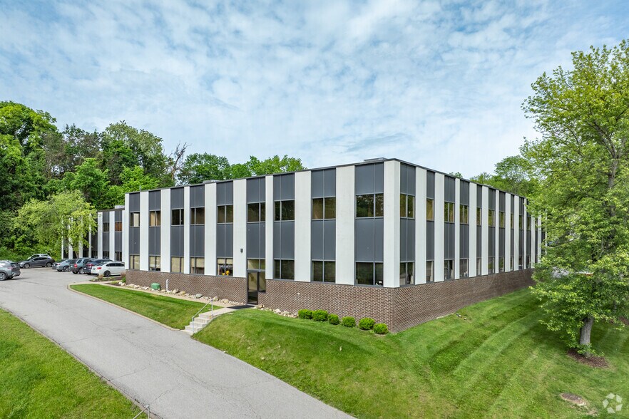 600 N Bell Ave, Carnegie, PA for sale - Primary Photo - Image 1 of 26