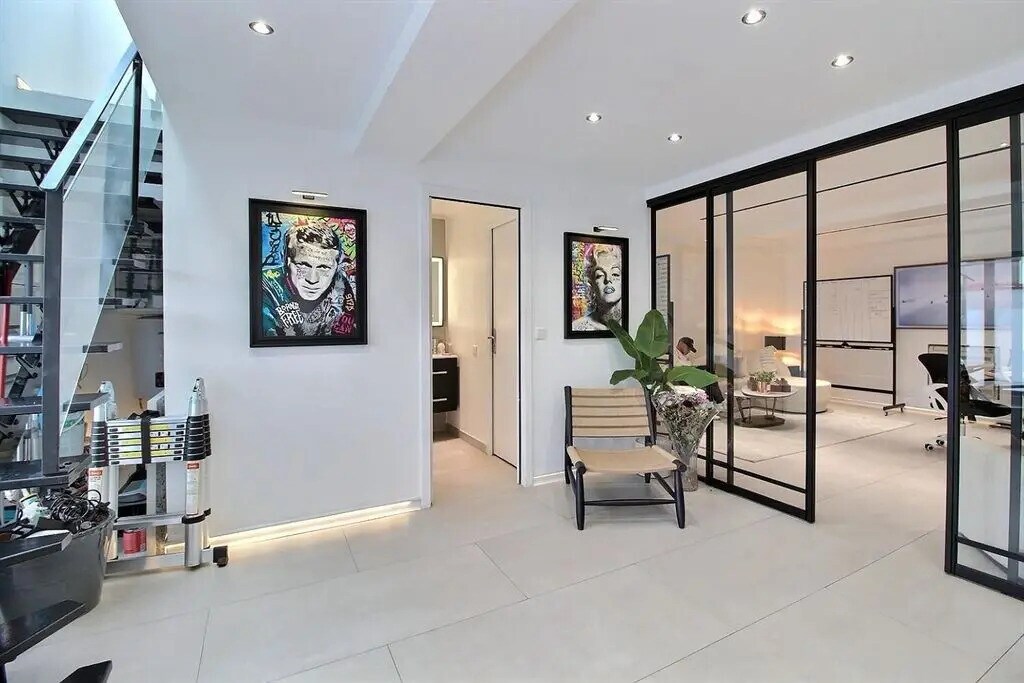 Location Bureaux 180 m² - Photo 1