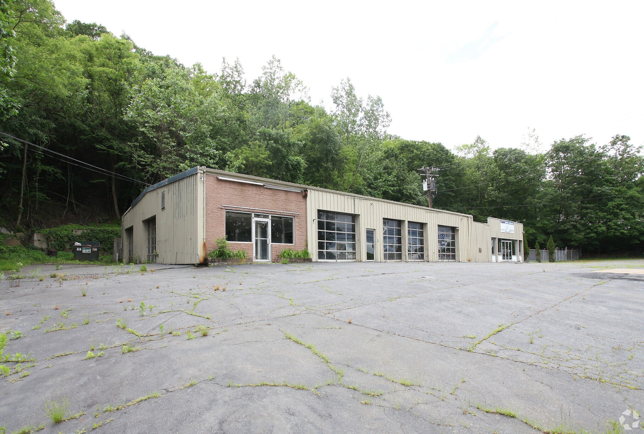 240 Amity Rd, Woodbridge, CT for sale Primary Photo- Image 1 of 1