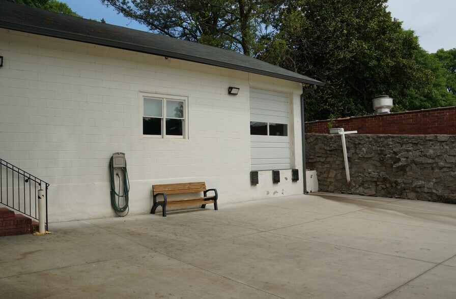 665 Antone St NW, Atlanta, GA for sale - Building Photo - Image 2 of 3