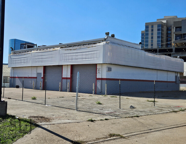 6850 Greenville Ave, Dallas, TX for lease - Building Photo - Image 2 of 9