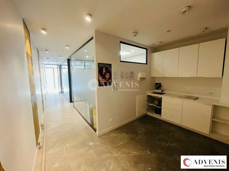 Retail in Bordeaux for lease - Interior Photo - Image 3 of 12