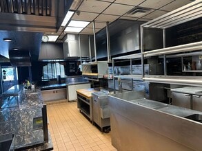 211-235 Old Country Rd, Carle Place, NY for lease Interior Photo- Image 1 of 23