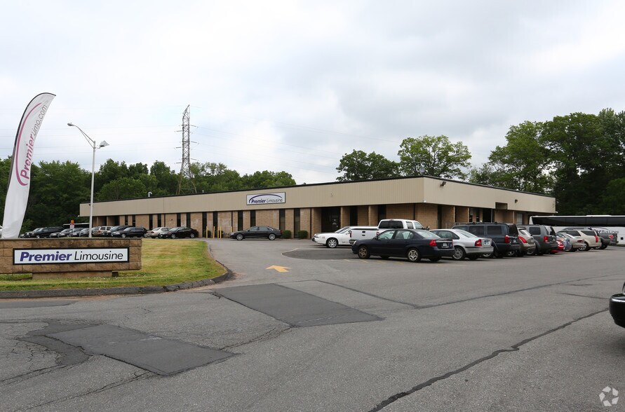 76 Fuller Way, Berlin, CT for sale - Primary Photo - Image 1 of 1