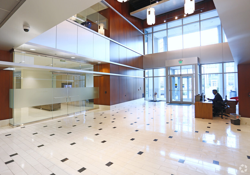 11215 N Community House Rd, Charlotte, NC for lease - Lobby - Image 3 of 7