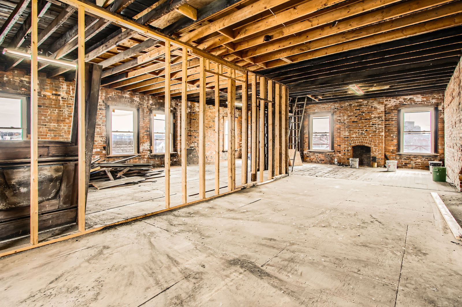 132 E 5th Ave, Columbus, OH for lease Building Photo- Image 1 of 5