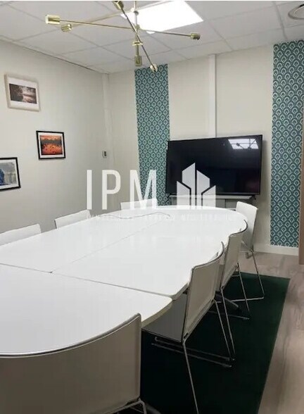 Office in Aix-en-Provence for sale - Interior Photo - Image 2 of 7