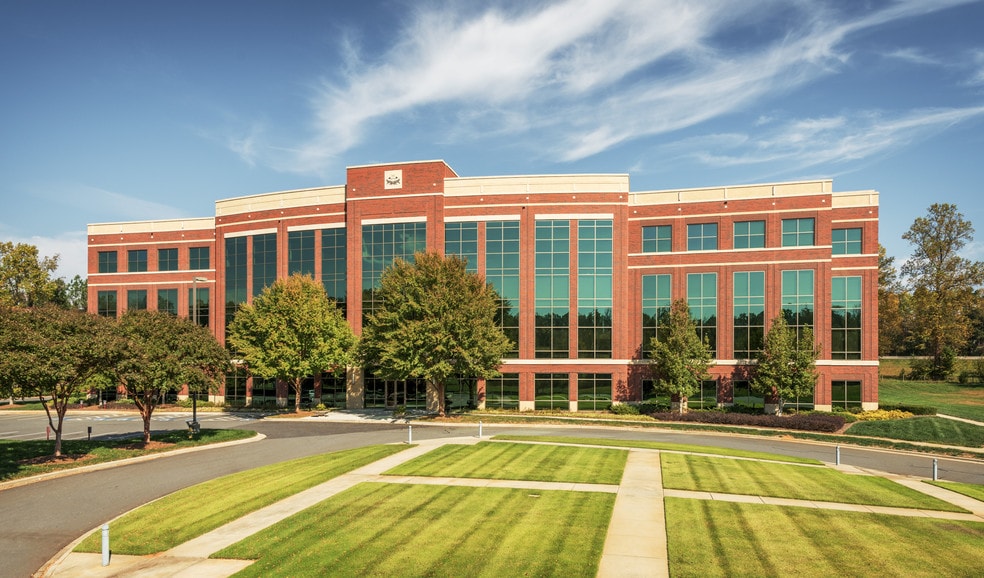 13620 Reese Blvd E, Huntersville, NC for lease - Building Photo - Image 3 of 18